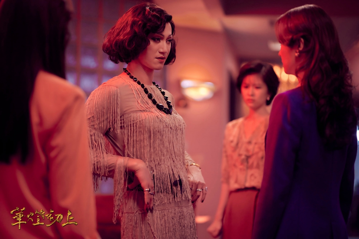 飾演寶寶的吳慷仁,為戲非常敬業上妝、練習穿高跟鞋。