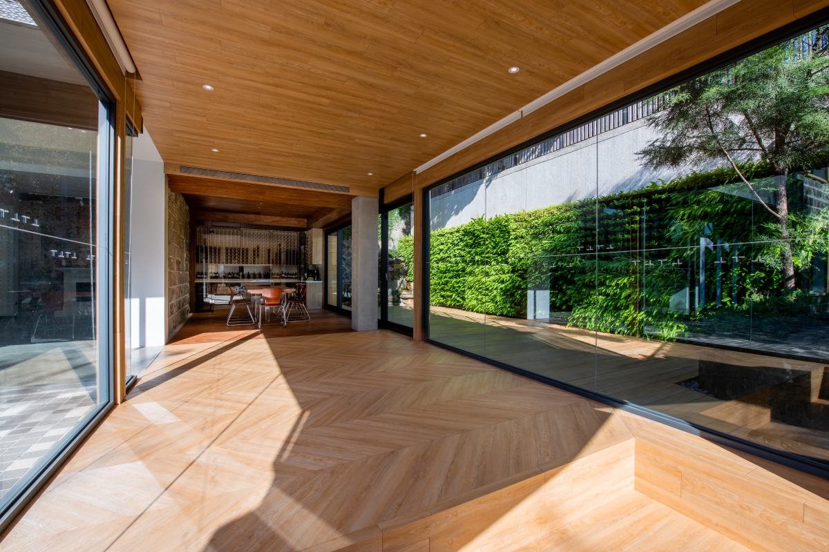 「丁丁藝術空間」是位於天母的獨立藝廊。