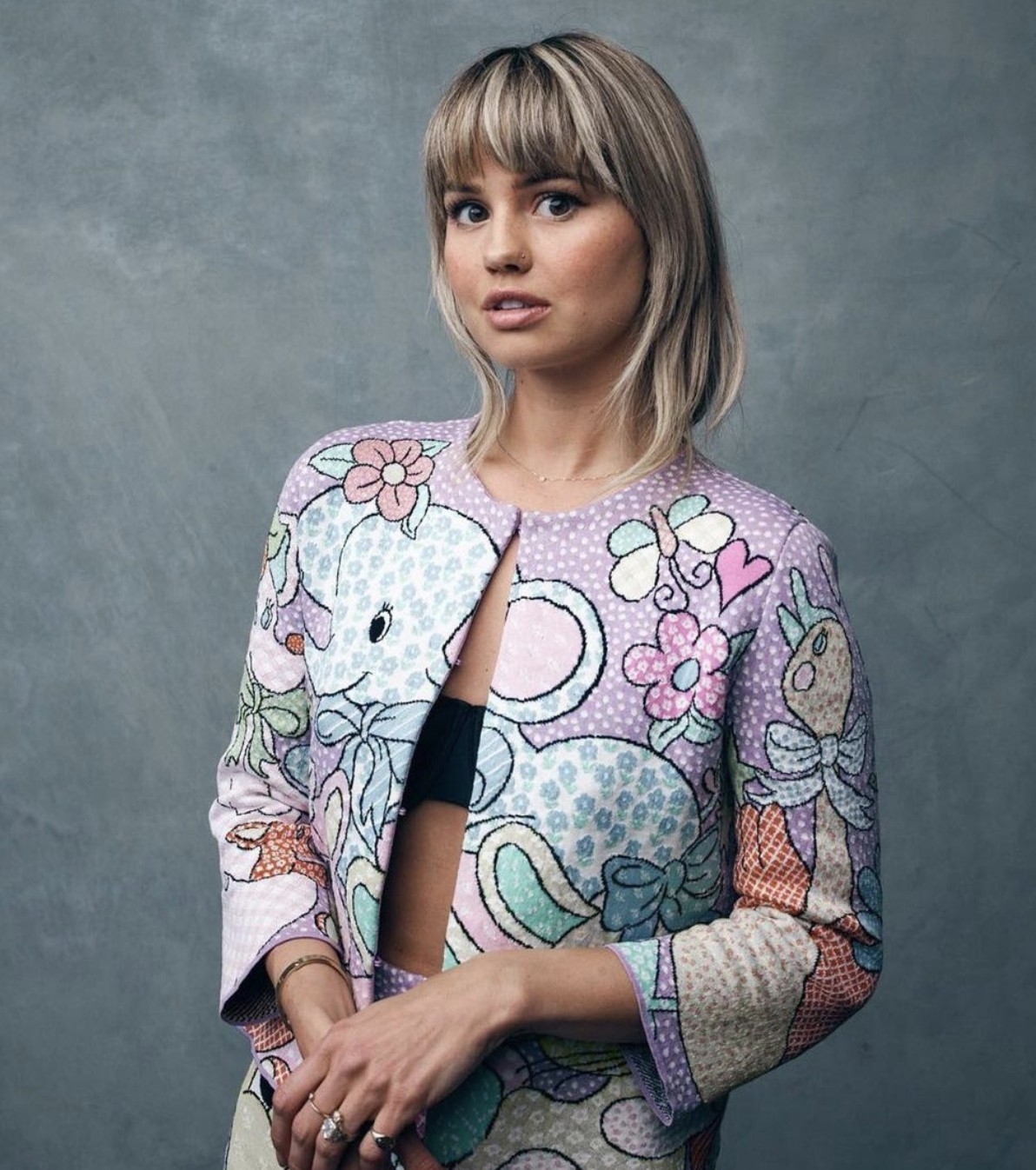 Moschino 設計經常都偏向繽紛浮誇，不是人人都能駕馭。