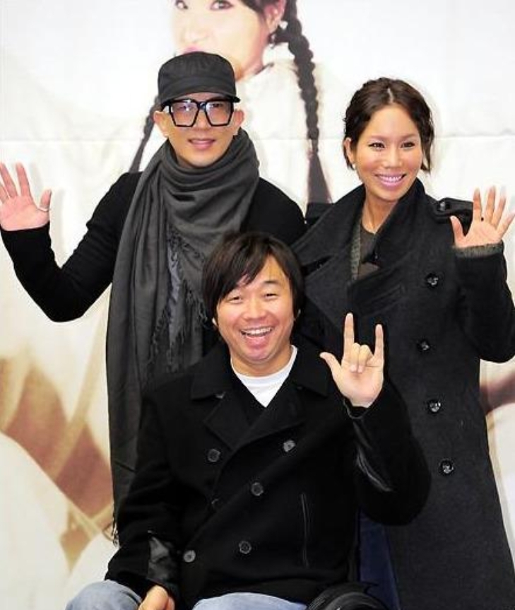 具俊曄和姜元來老婆3人超友好