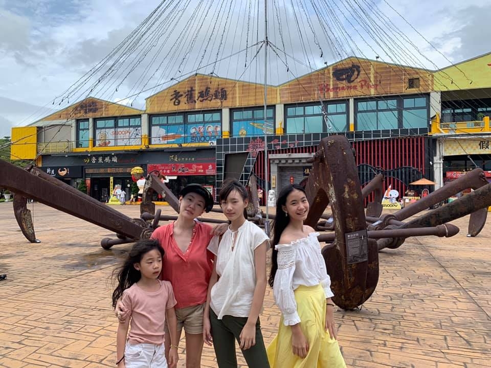 小S私下帶著3個女兒出遊