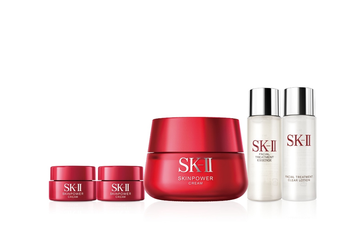 肌活活膚特惠組,建議零售價 NT$5,200元,贈品價值約NT$1,650元(SK-II 肌活能量活膚霜80g 或SK-II 肌活能量輕盈活膚霜80g、SK-II 青春露 30ml、SK-II 亮采化粧水 30ml、SK-II 肌活能量活膚霜 2.5g*2)