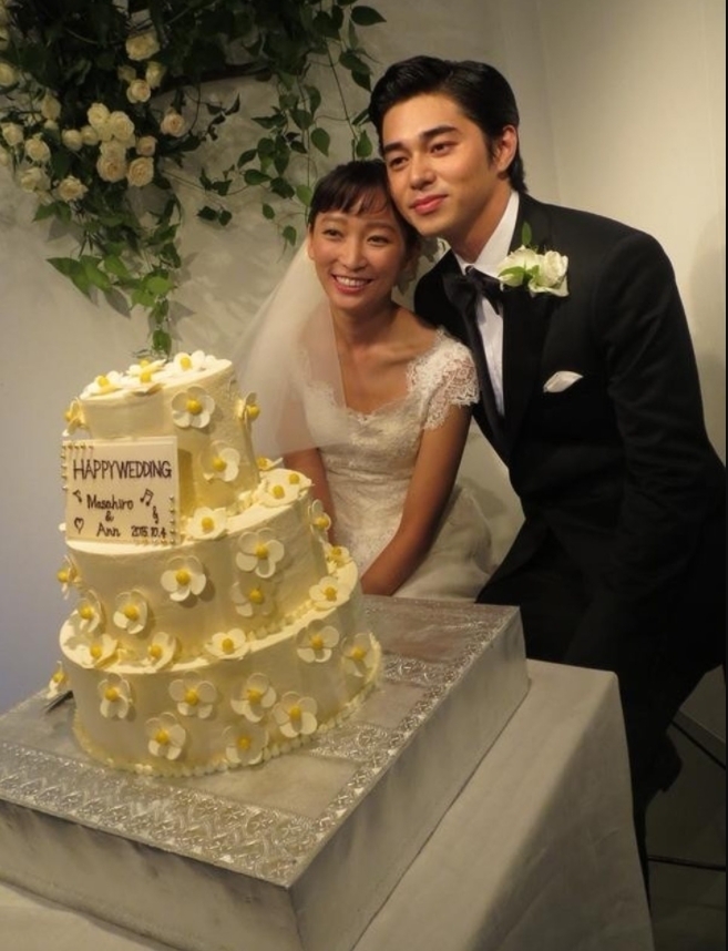 東出昌大當年與女演員杏幸福結婚照片