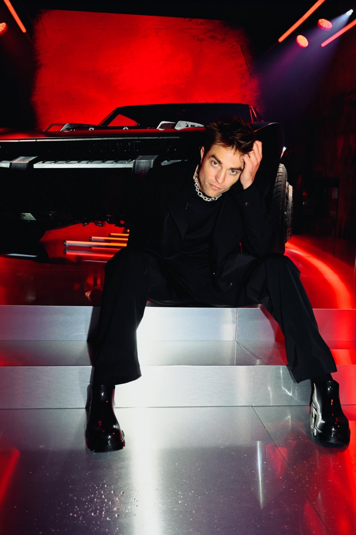 華納曝光羅伯與最新蝙蝠車合照