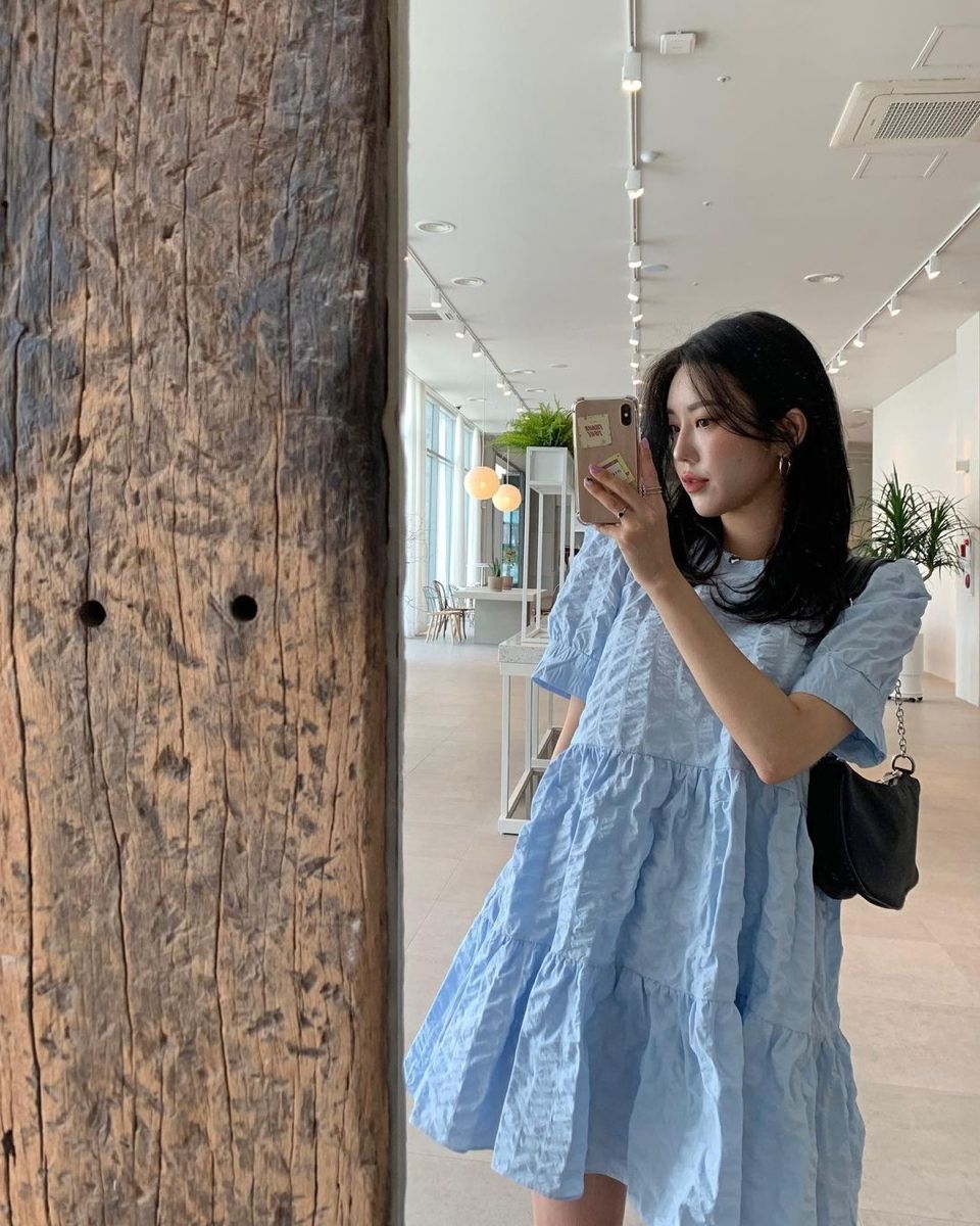 搶眼的飾品能讓整體穿搭更有層次感。