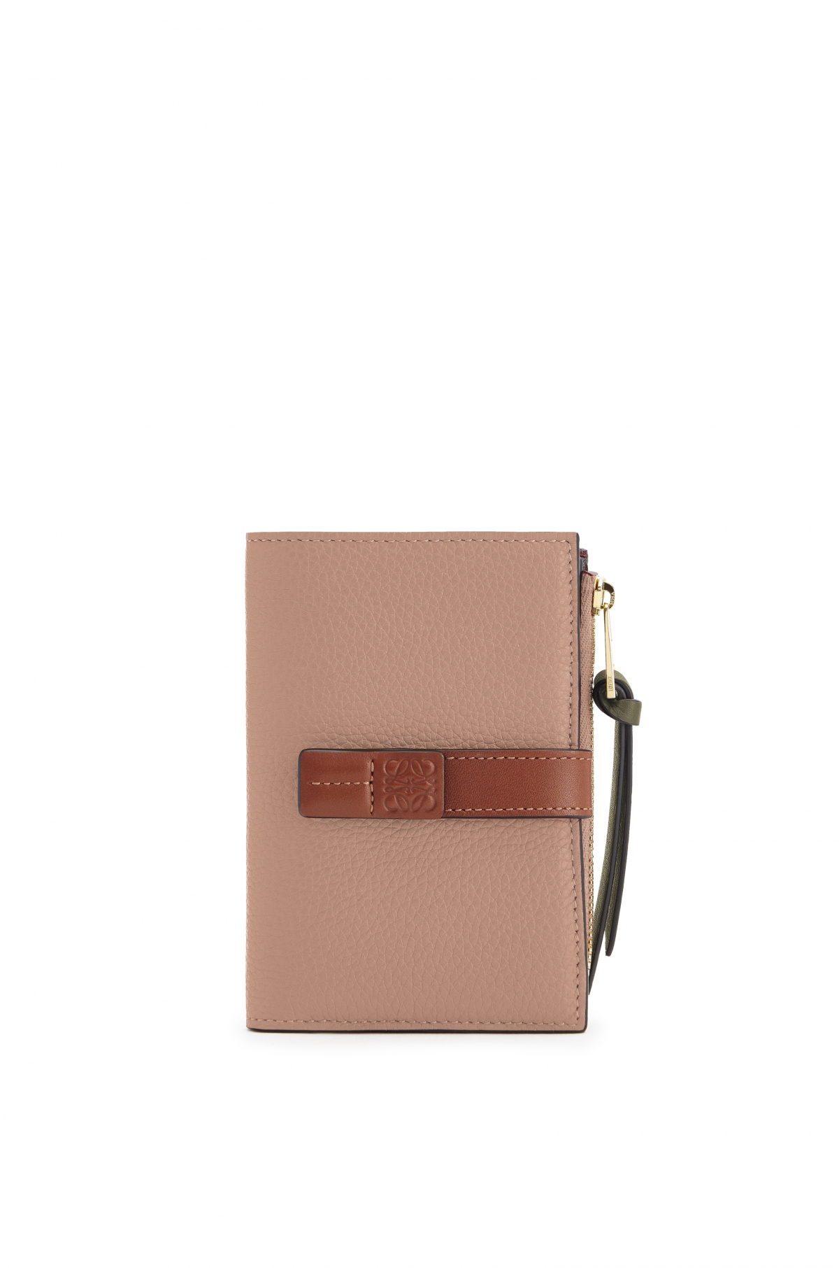 LOEWE 腮紅粉柔軟粒面小牛皮拉鍊雙摺短夾，NT$19,000