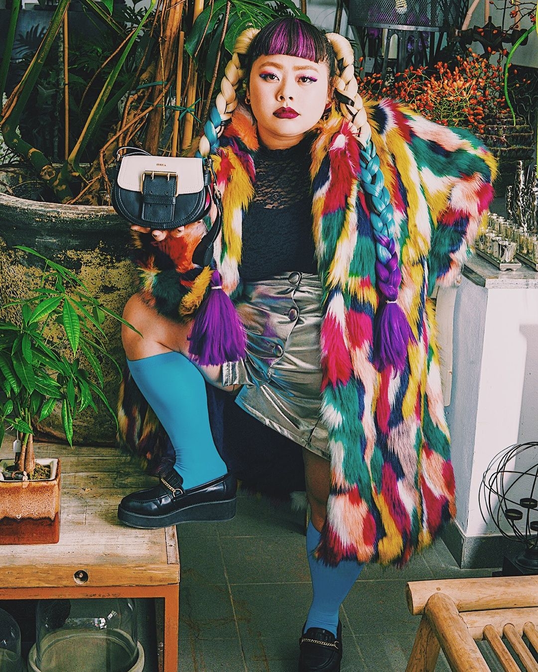 渡邊直美很會運用不同的色彩做搭配，是非常好的穿搭範本。