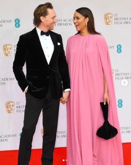 「未婚妻」扎威艾希頓除了是演員外，家世背景也相當驚人