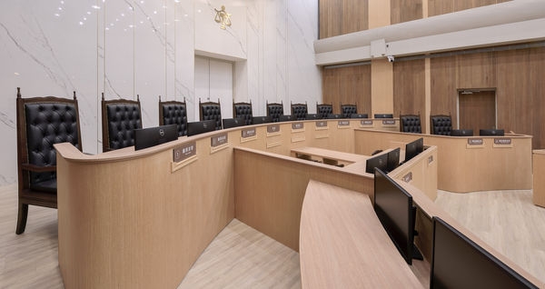 法庭內增加了無障礙設施。