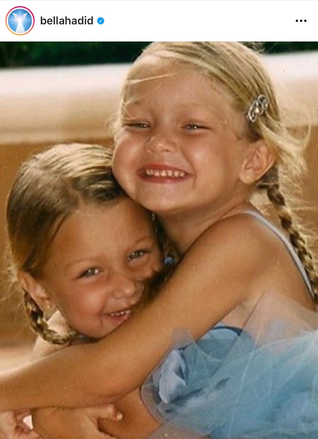 貝拉和吉吉童時合照