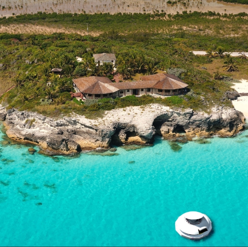 只要有碼頭就能停靠這艘海上豪宅