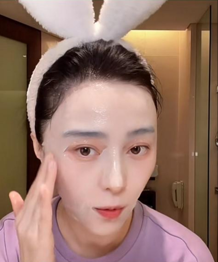 范冰冰在韓國趕緊採購緊急用品拯救肌膚