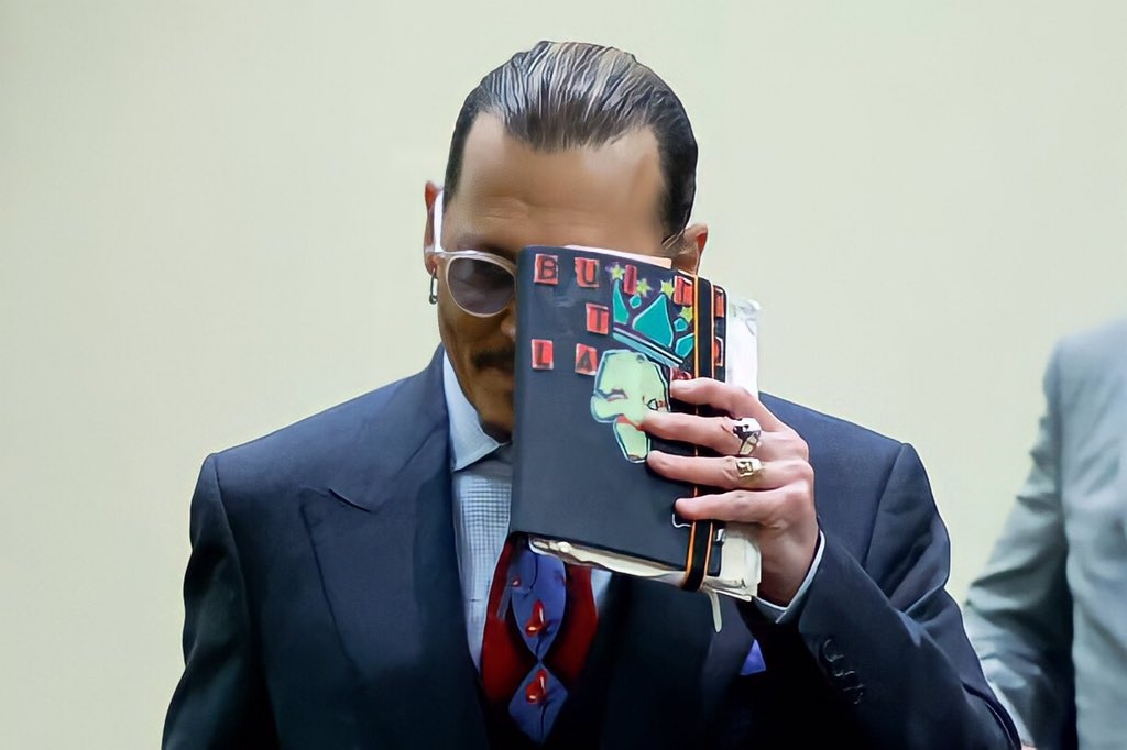 強尼戴普的筆記本被發現是塗鴉本