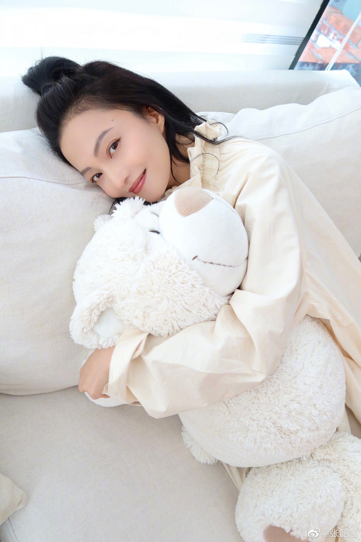 張韶涵皮膚白皙