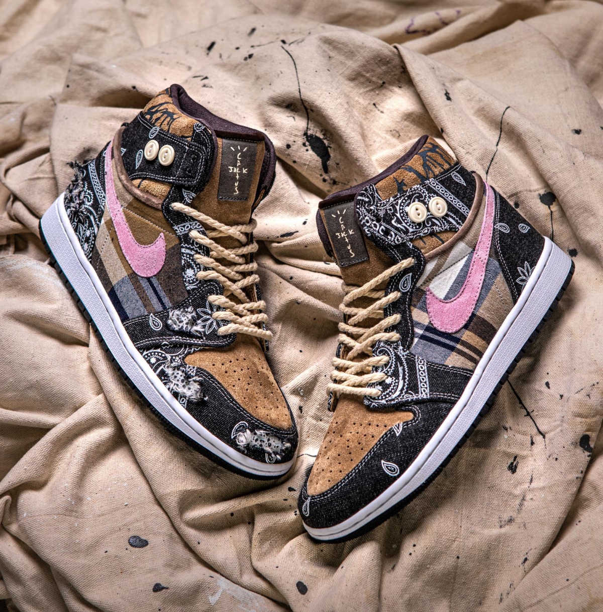 Travis Scott x Nike Air Jordan 1 限量聯名的 Bandana 鞋款。