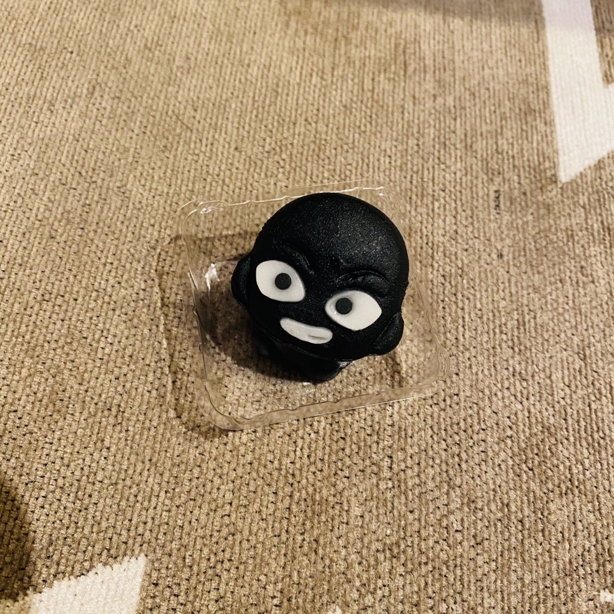 黑衣人兇手和菓子的內餡則為巧克力口味