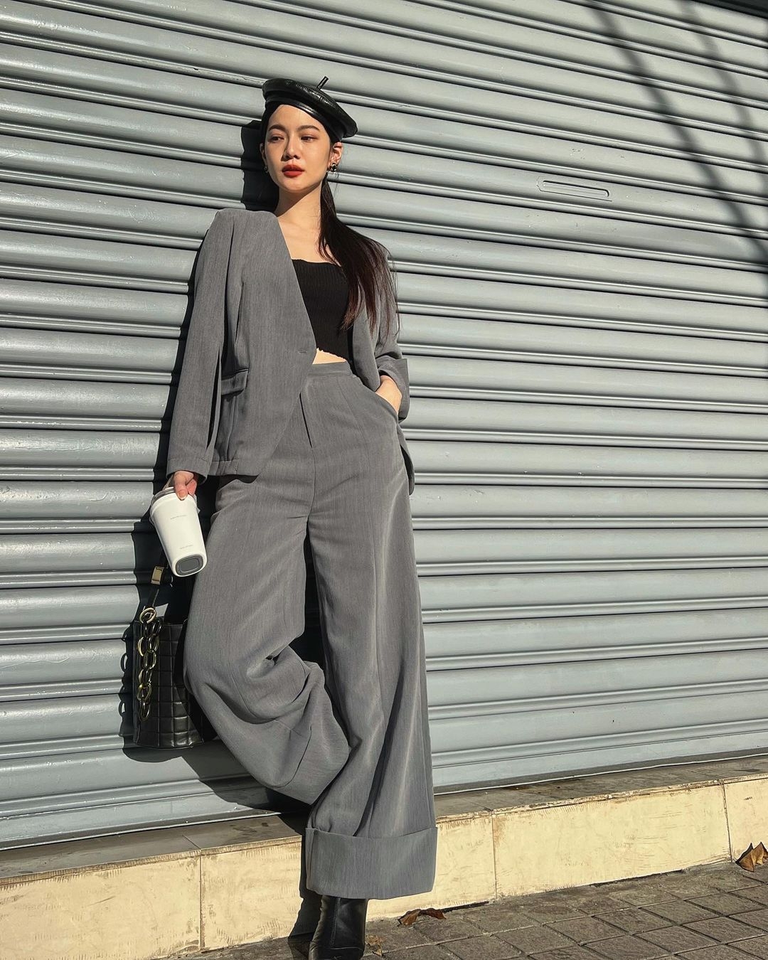 曾之喬經常穿著成套的套裝,展現俐落氣勢。