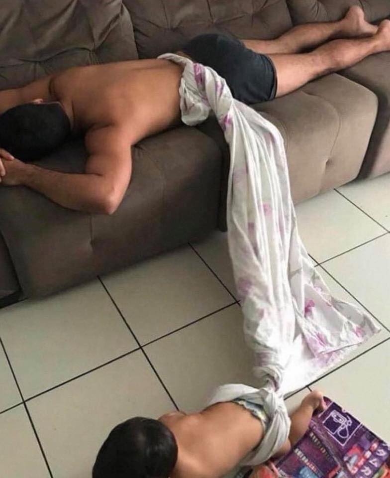 即使睡著也不怕兒子趴趴走
