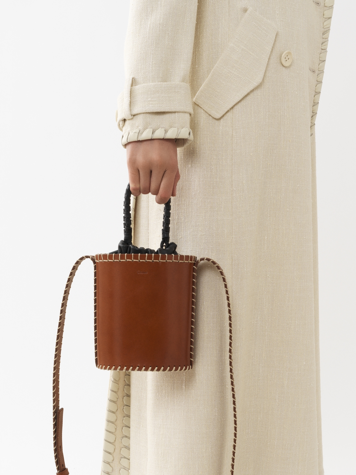 Chloé Louela 小型棕褐色縫線水桶包,NT$62,50