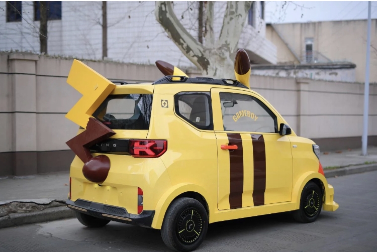 後車廂上則為皮卡丘閃電尾巴造型