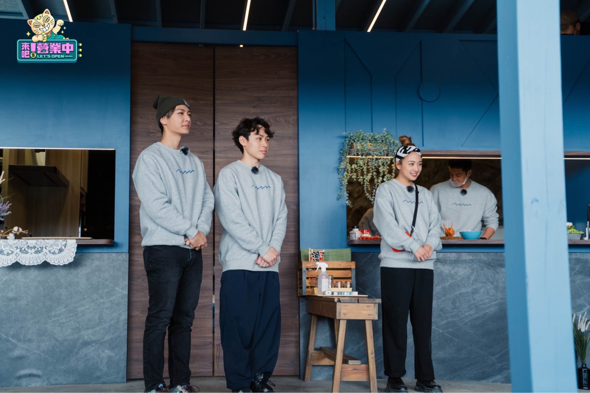 鬼鬼、炎亞綸、顏佑庭站外場