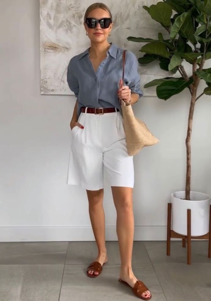 淺色百慕達短褲搭配襯衫，穿出隨興優雅的法式風情。