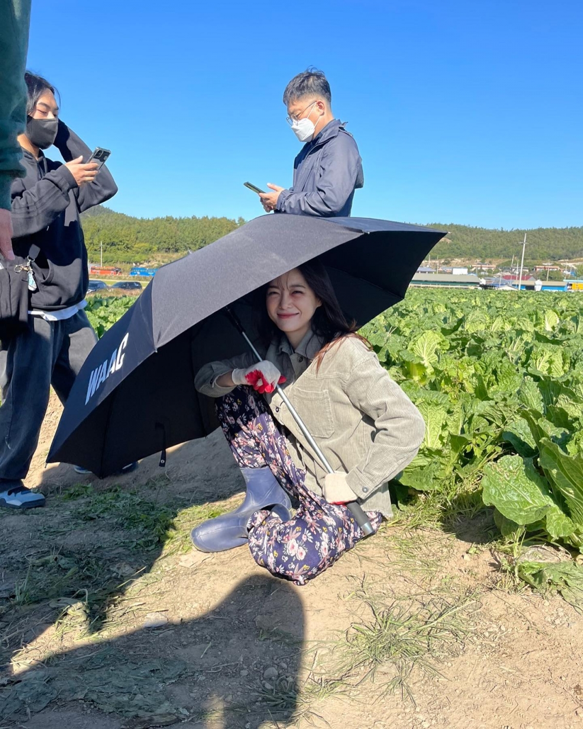 金世正在《社內相親》中飾演「申夏莉」一角