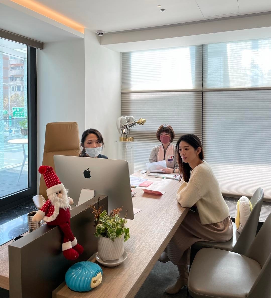 趙筱葳進行諮詢