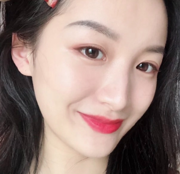 方圓臉化妝技巧2:毛流感「微挑」眉型