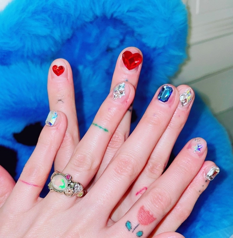 DAWN、泫雅求婚婚戒