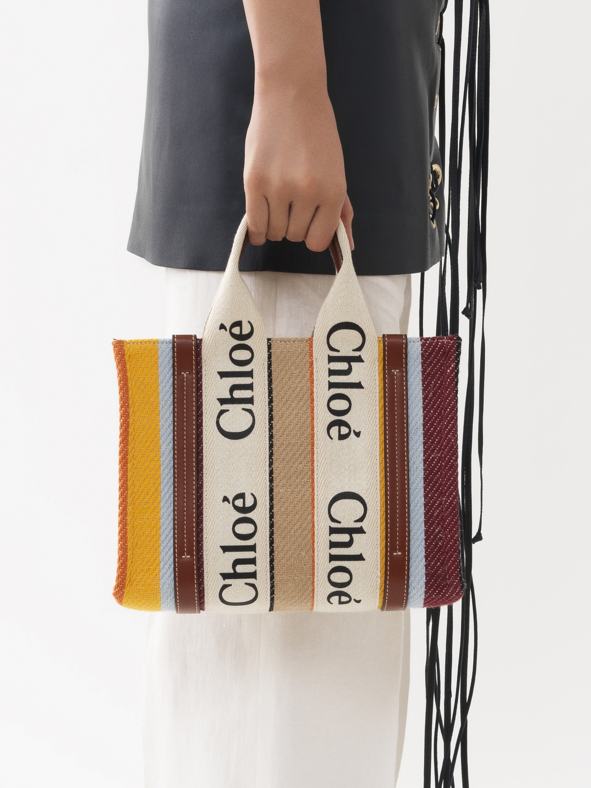 Chloé Woody彩色條紋小型肩帶托特包,NT$34,900