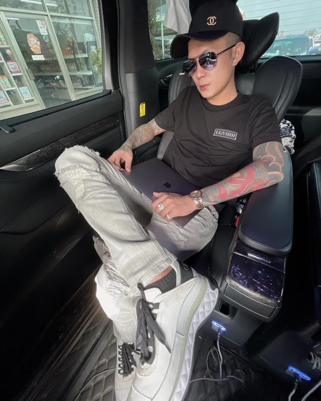 鳳梨參選獲得一排藍勾勾祝賀