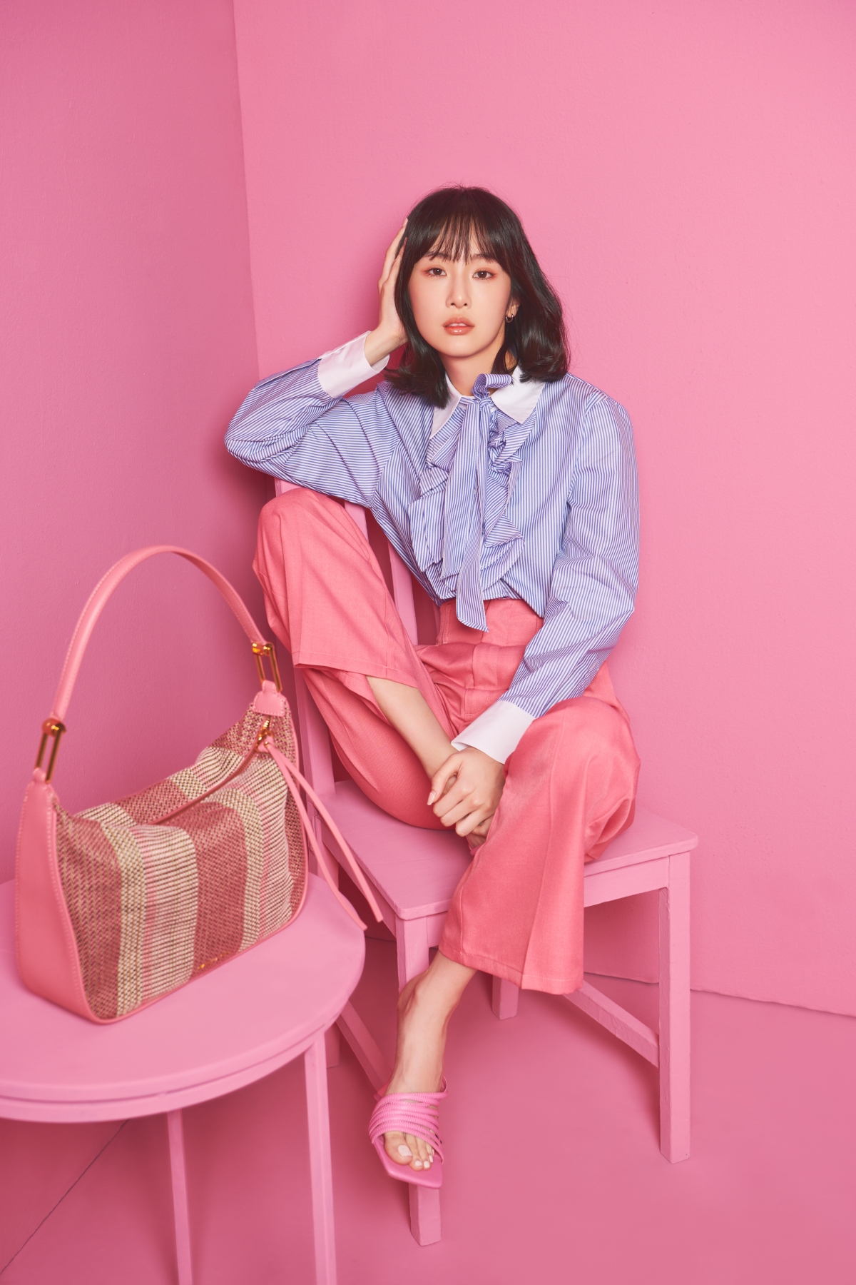 Shirt/ ZARA、Pants/ GU、Bag/ CHARLES & KEITH、Shoes/ ZARA