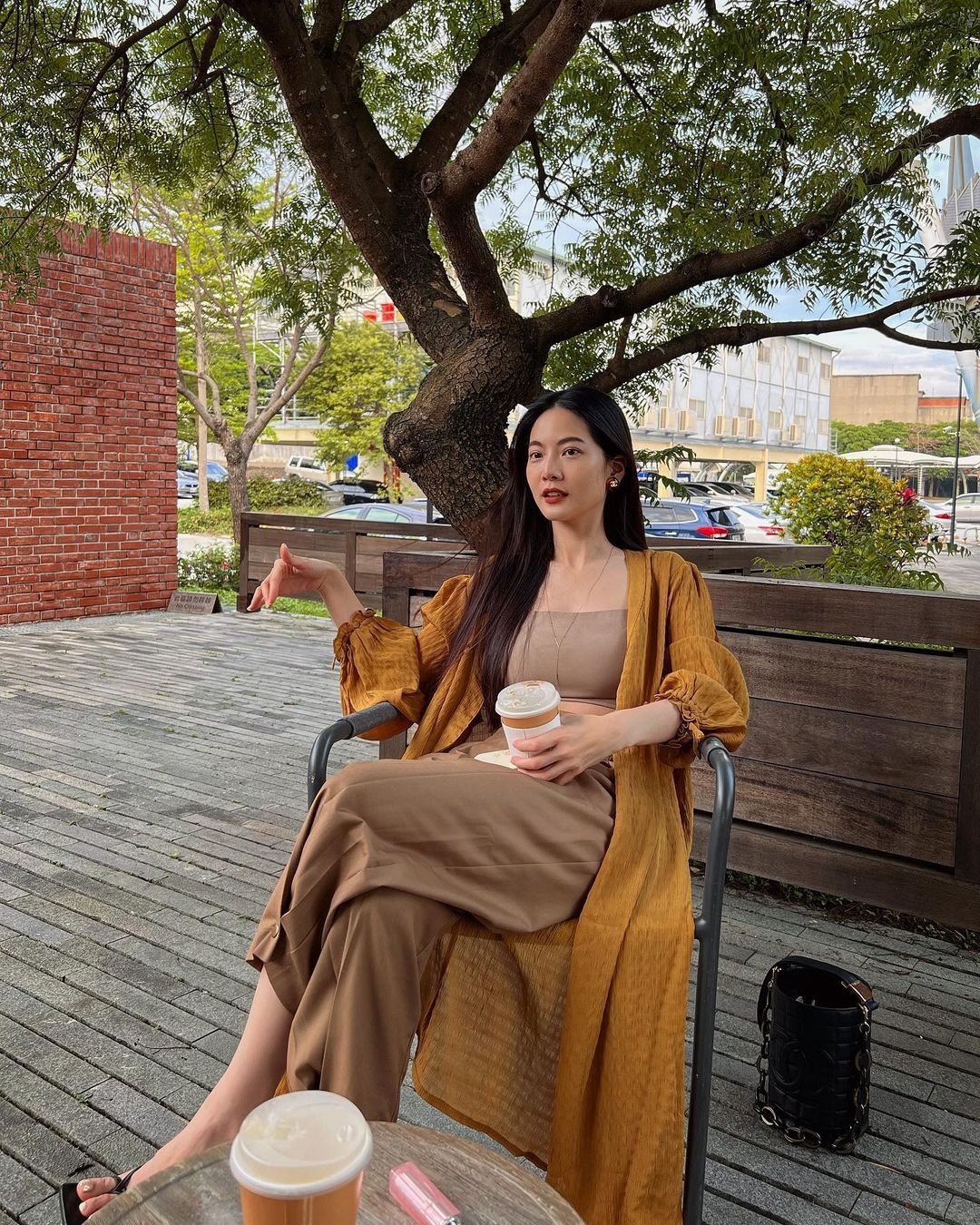 曾之喬經常穿著成套的服飾,簡約時髦又適合台灣濕熱的天氣。