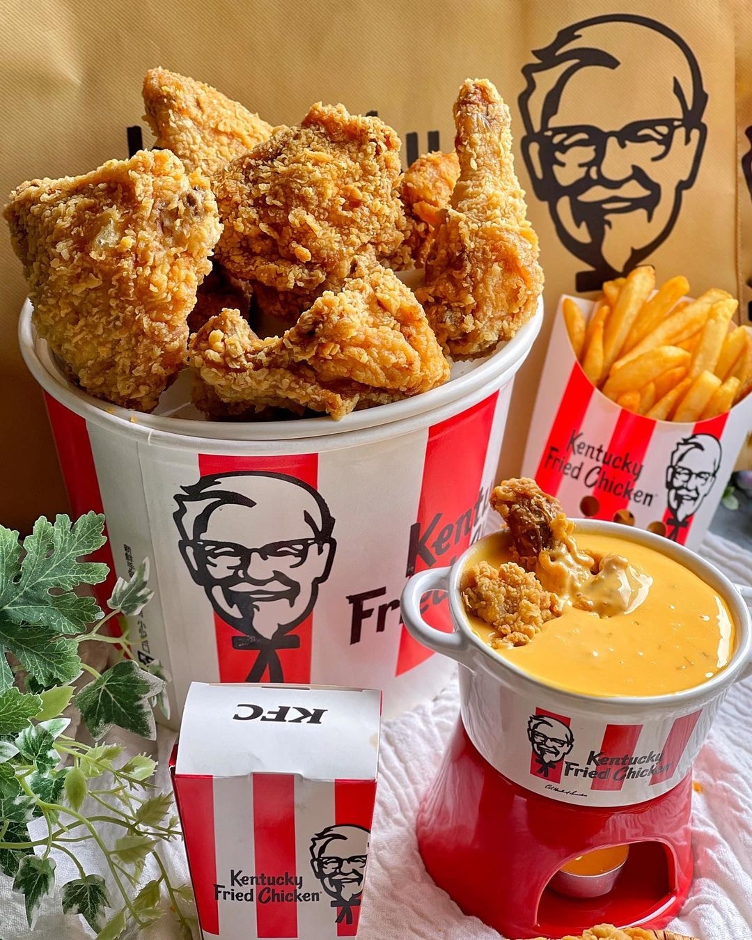 肯德基「炸雞起司鍋」示意圖（2021年套餐版本）