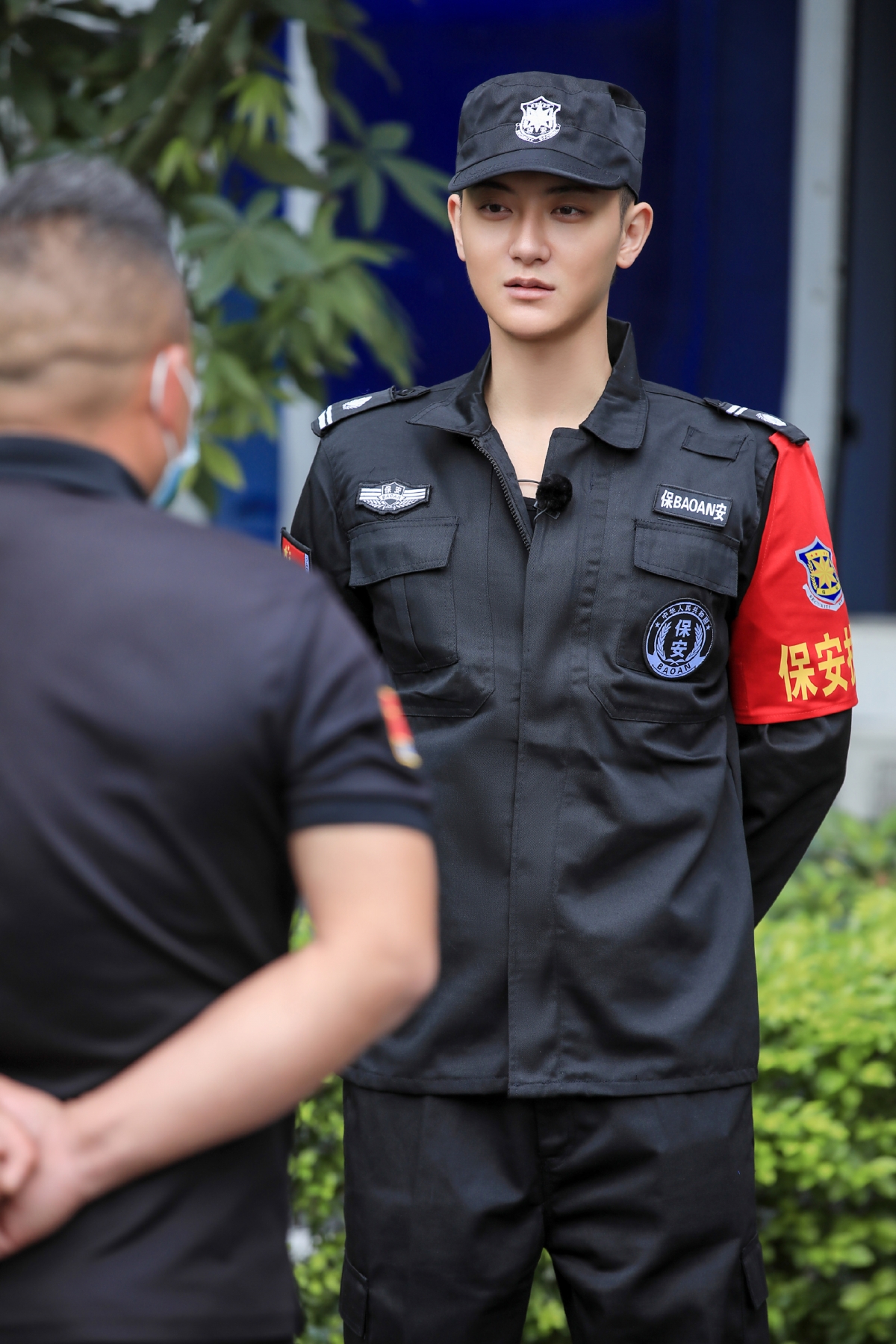 身價872億黃子韜去當站哨的保全