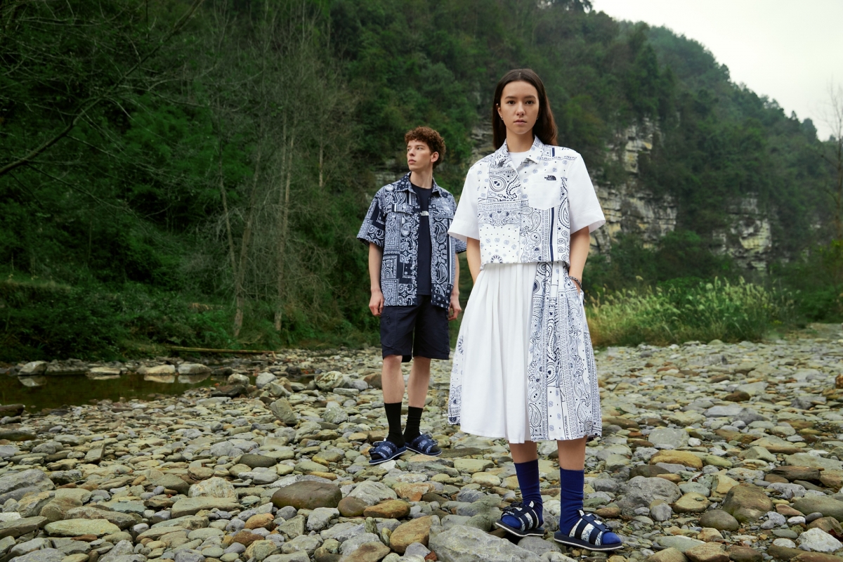 The North Face 2022年 Urban Exploration 系列服飾也運用了許多「佩斯利紋」的印花設計。