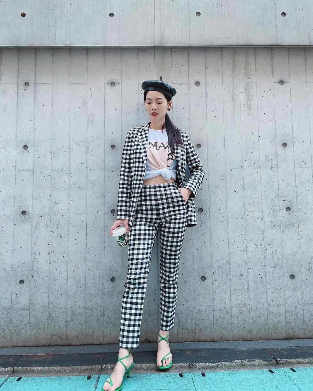 曾之喬經常使用飾品配件來增添造型完整度。