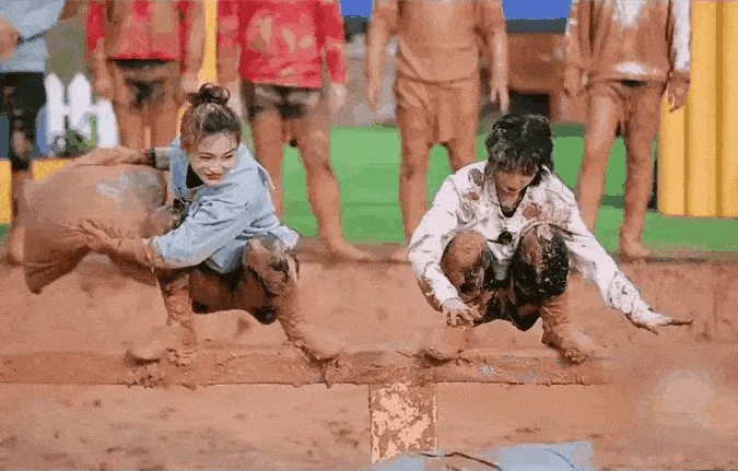 楊穎回打枕頭，卻遭到吐口水