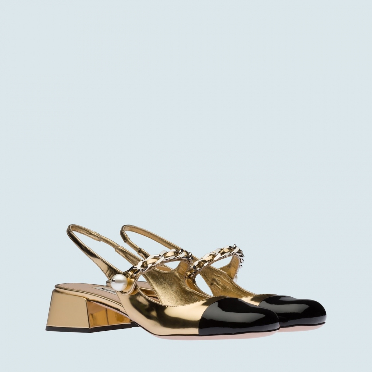 MIUMIU 金屬拚色低跟鞋，NT$31,500