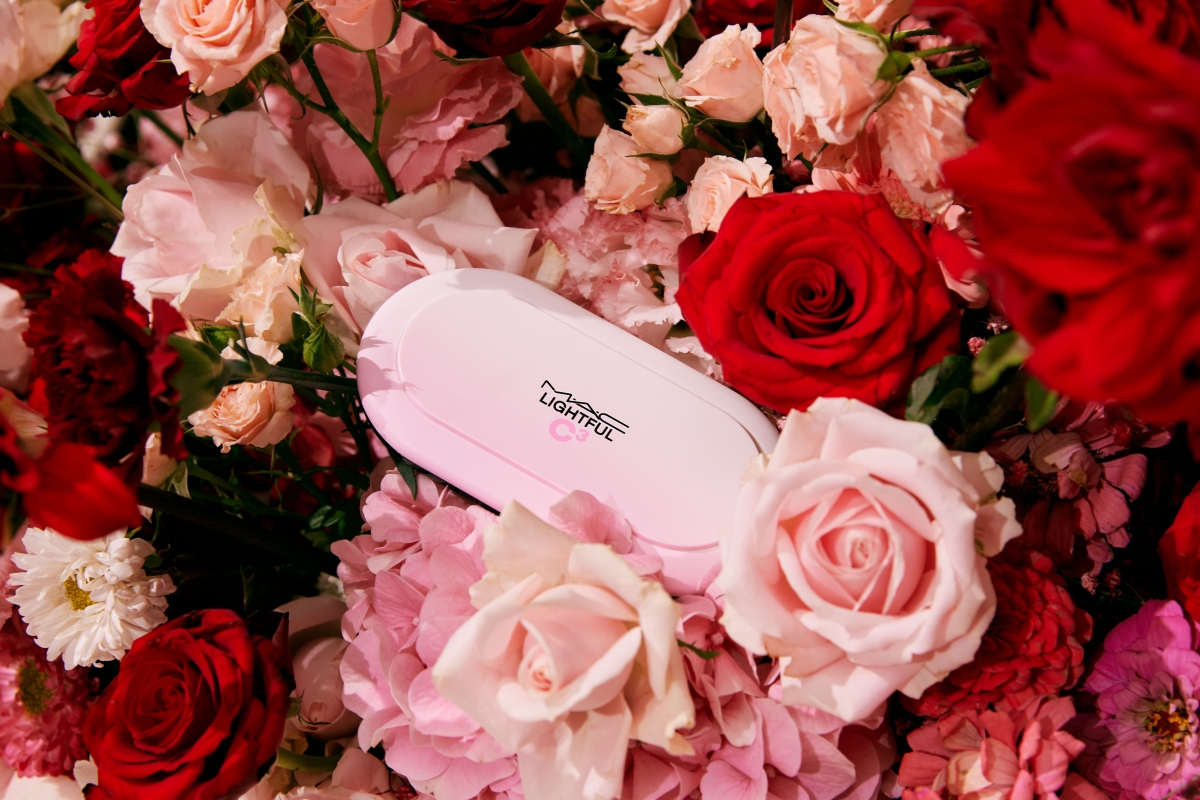 超顯白水光養膚粉餅14g/NTD1,950