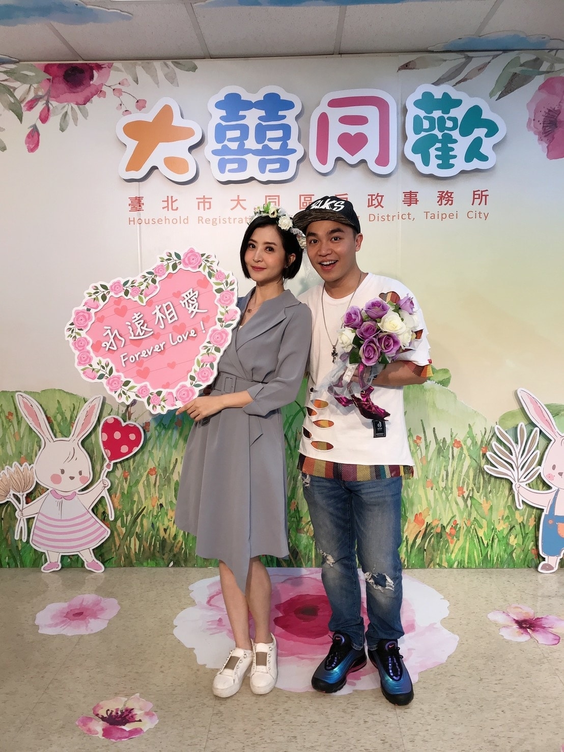 李亮瑾與張峰奇交往1年就火速登記結婚。