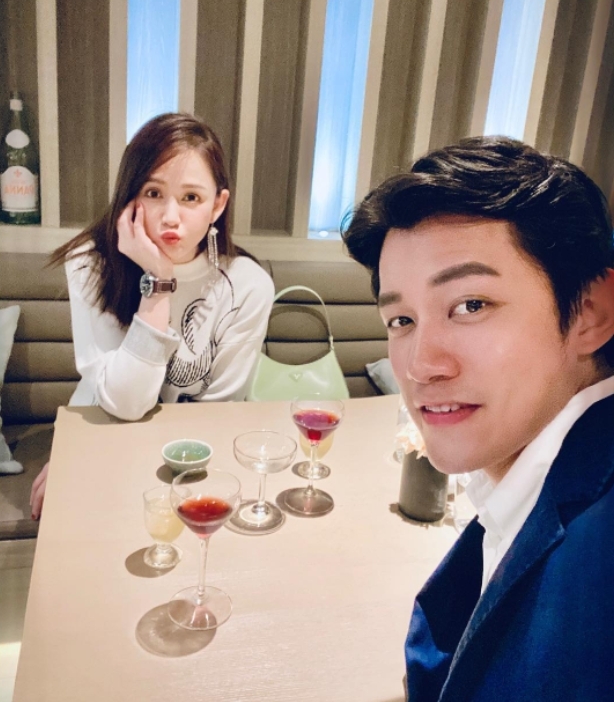 陳喬恩與Alan登記結婚。