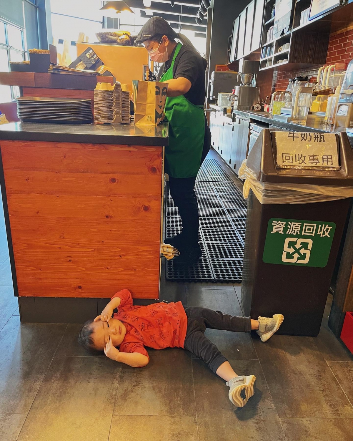 躺在垃圾桶旁邊也在所不惜