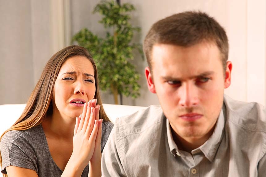 剛分手時切忌歇斯底里地挽回。