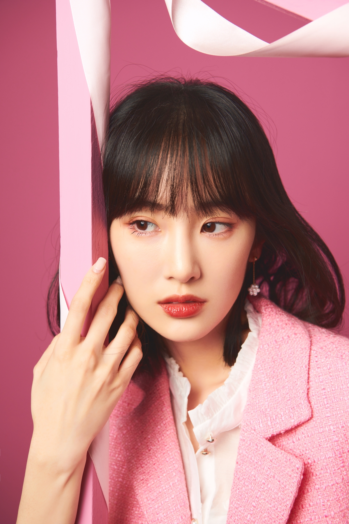 Top/ ZARA、Skirt/ ZARA、Jacket/ ZARA、Bag/ CHARLES & KEITH、Shoes/ CHARLES & KEITH