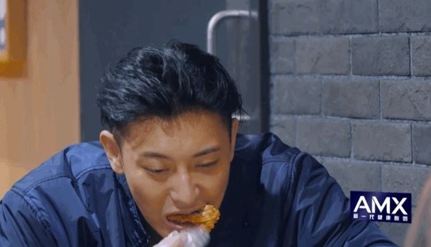 黃子韜窮到只能吃報廢的食物、睡速食店