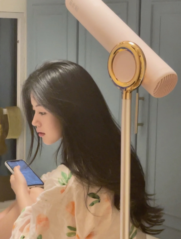 站立吹風機售價為699人民幣（約NT$3,013）