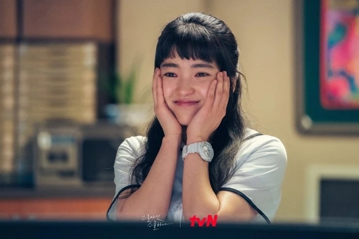 金泰梨在話題熱劇《二十五二十一》中飾演女高中生「羅希度」