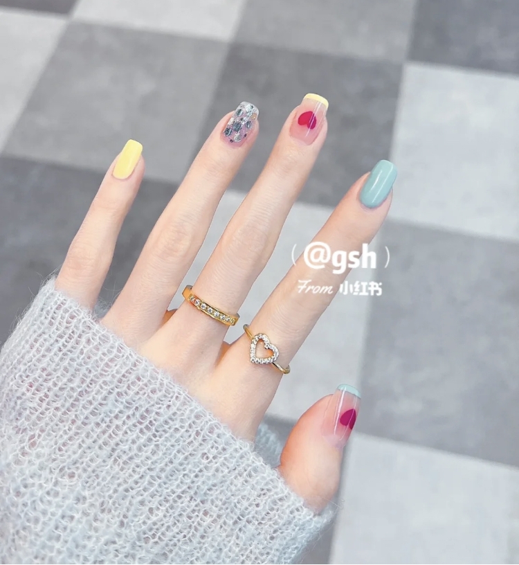 水藍色+鵝黃大膽撞色